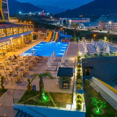 Campus Hill 5*